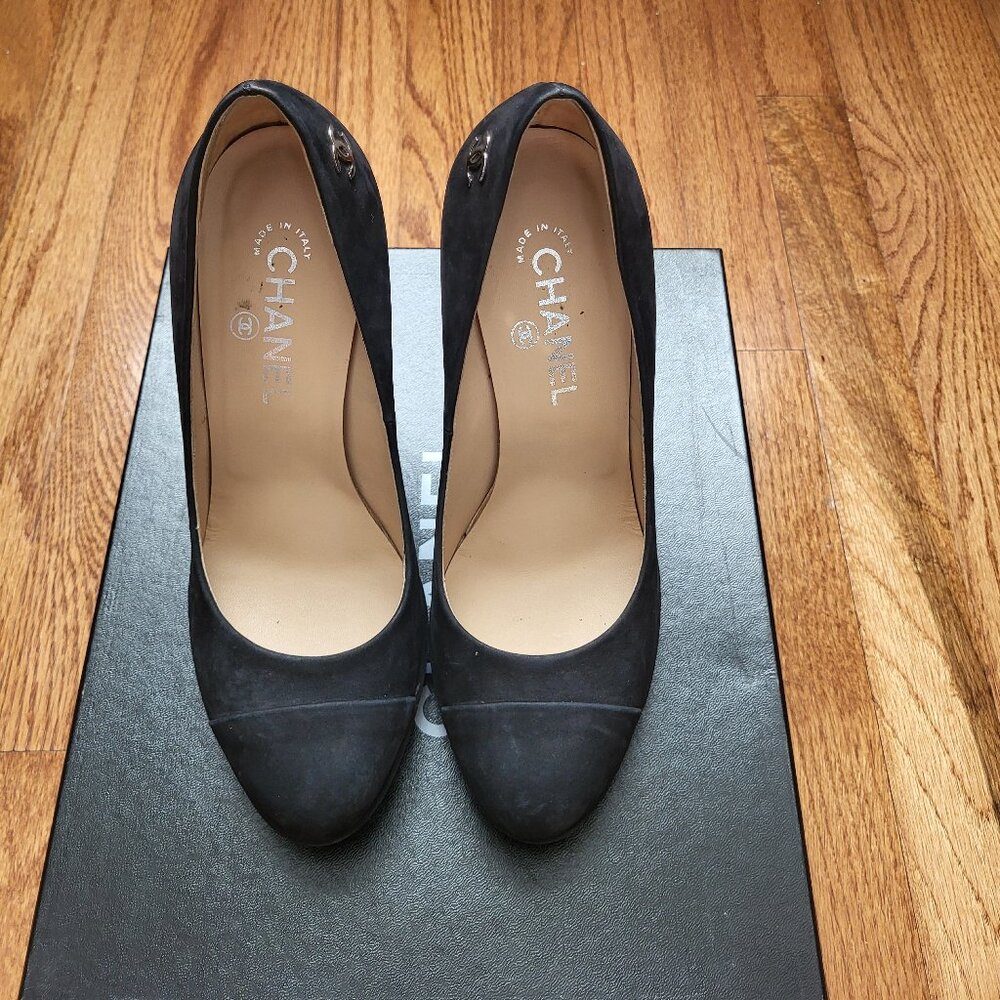 Chanel Round Toe Pumps